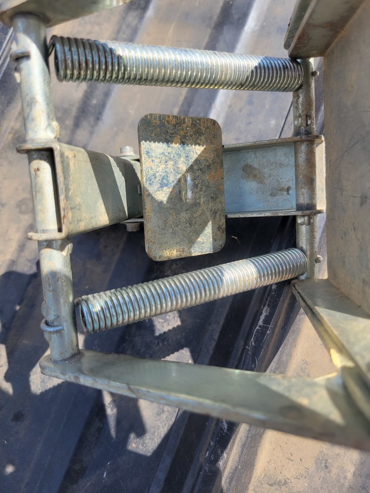 Used Easy Step On Mole Scissor Trap