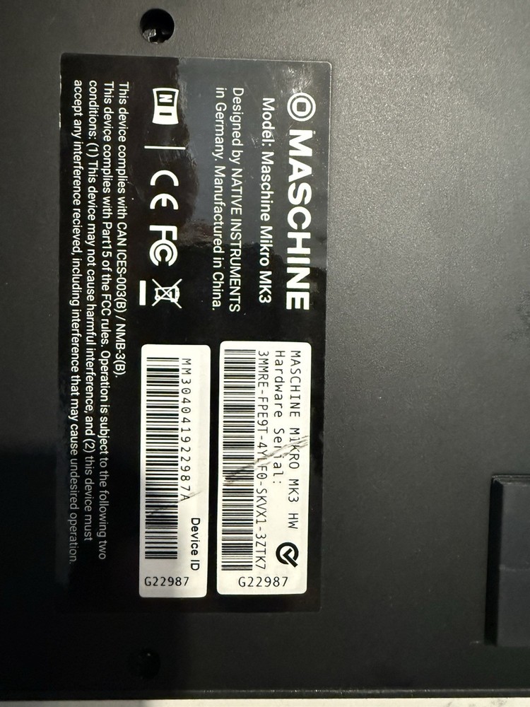 Native Instruments Maschine Mikro MK3 Sampler Sequencer Black 16 Pads
