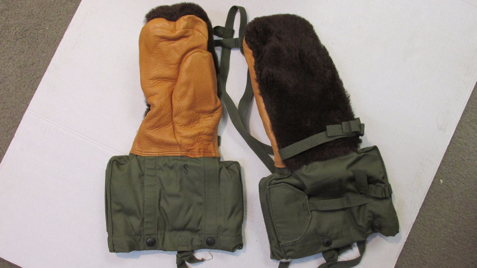 US KOREAN WAR ERA M1949 ARCTIC MITTENS NOS 1951 ALPACA FUR EXTREME COLD WEATHER