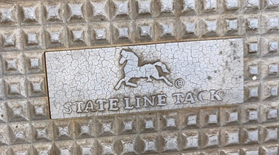 4 1/2'' STATE LINE TACK FLEX STIRRUP ENGLISH IRONS