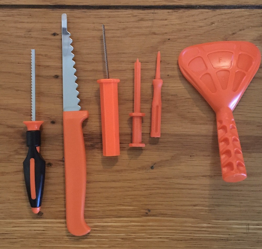 PUMPKIN CARVING KIT