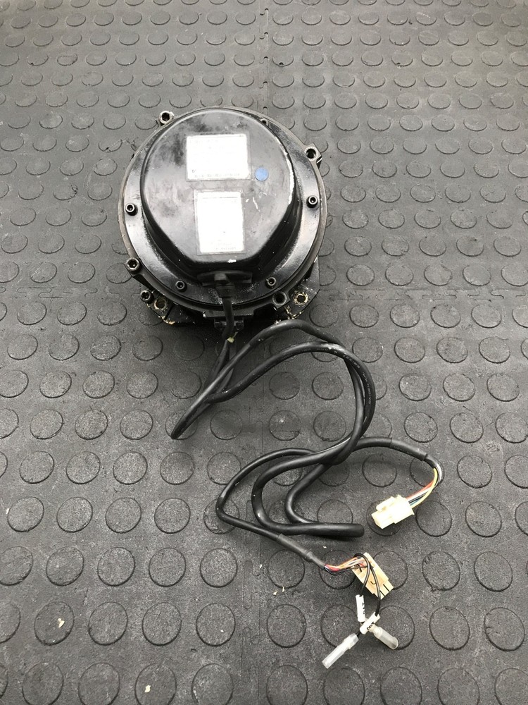 YASKAWA ELECTRIC SGMDH‑06A2A‑YR13 AC Servo Motor with Absolute Encoder USED