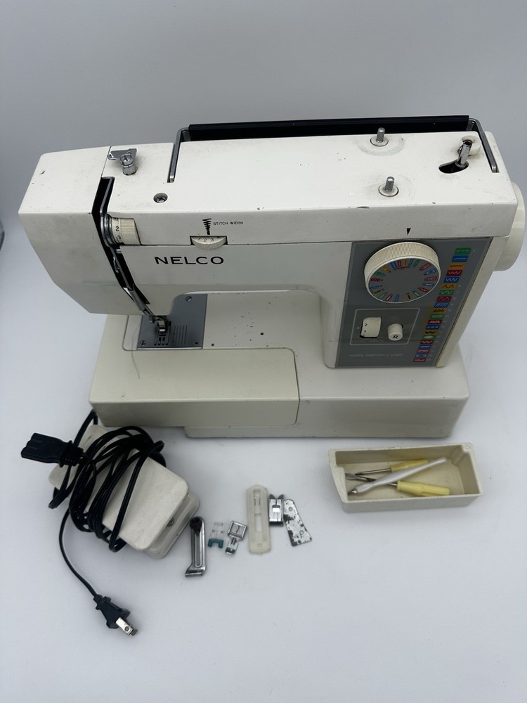 Nelco Vintage Simpatica 4102F Sewing machine - EUC