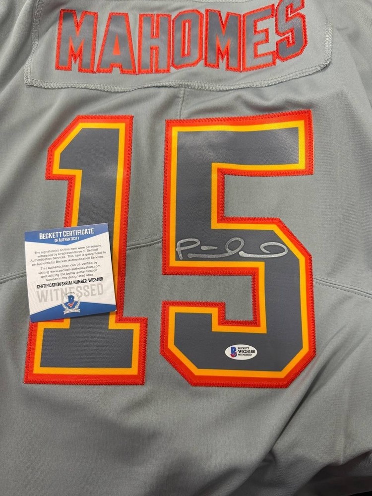 Hand Signed JERSEY Patrick Mahomes Autographed Size M BAS Authentication
