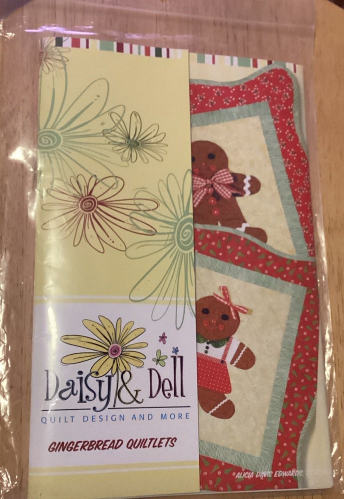 Daisy & Dell Quilt Design - Gingerbread Quiltlets Pattern - Uncut 18" x 19"