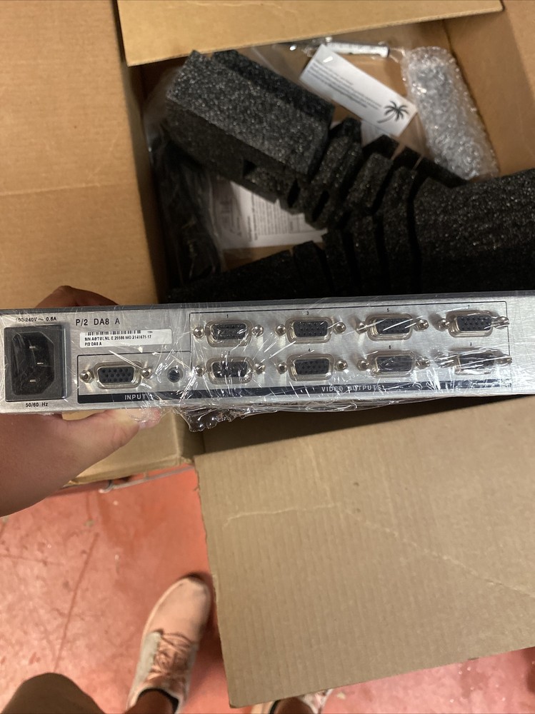 Extron P/2 DA8 A 1:8 VGA Video & Audio Distribution Amplifier