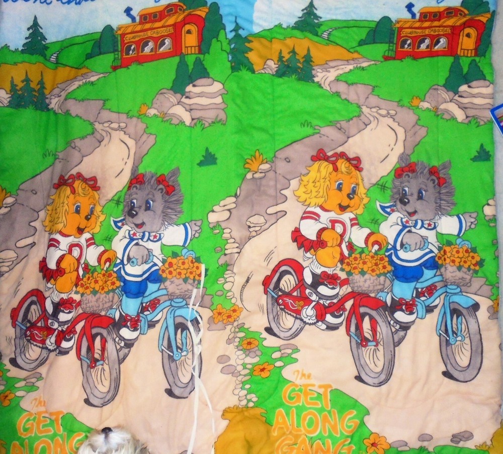 VINTAGE GET ALONG GANG  SLEEPING BAG NICE