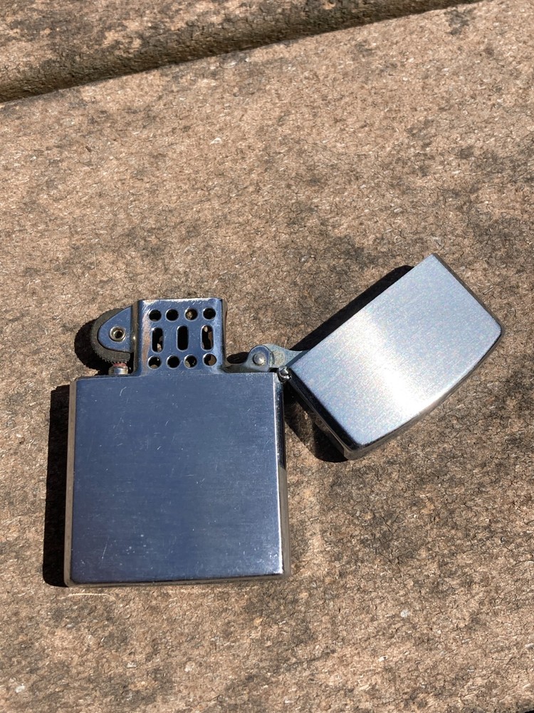 USMC US Marine Corps Souvenir Enamel Bull Dog Cigarette Lighter