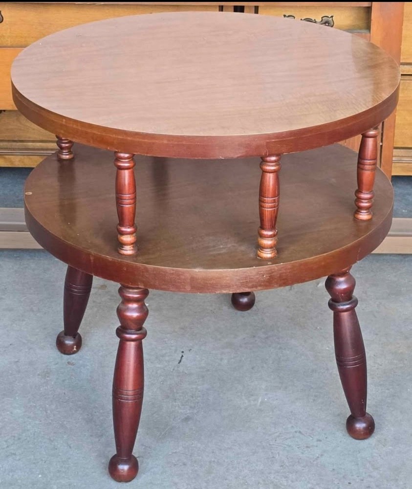 Vtg. Maple Formica Top End Round Table