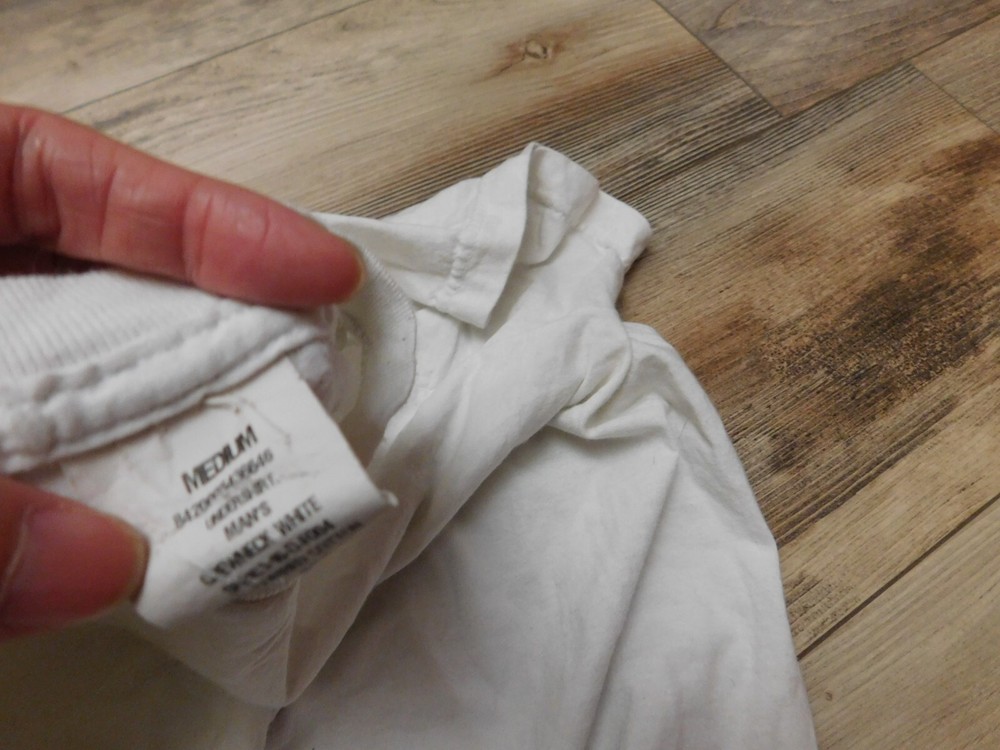 US MILITARY MANS WHITE CREWNECK UNDERSHIRT SIZE MEDIUM
