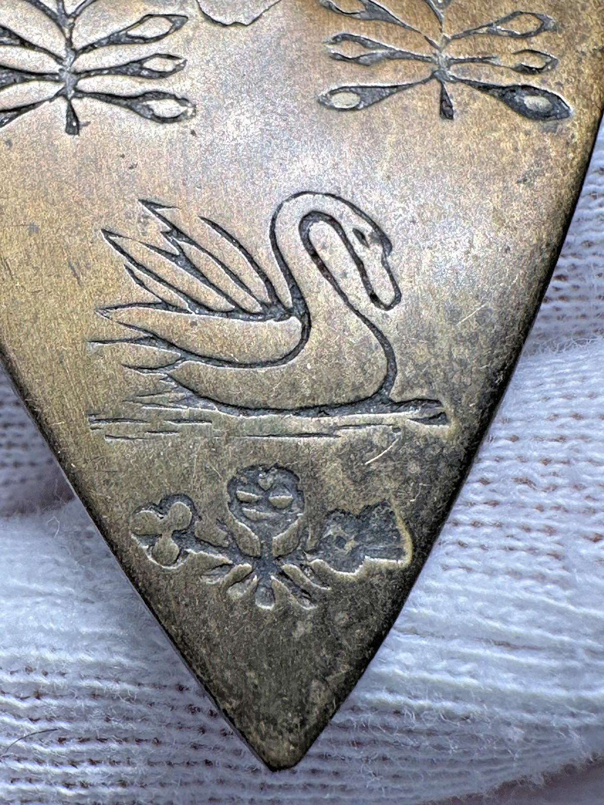 ANTIQUE 2" METAL HEART CLAVOS DECORATIVE NAIL - SWAN ROSE SHAMROCK THISTLE H367