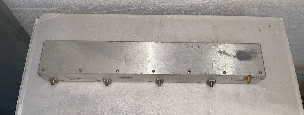 4 WAY UHF COUPLER / SPLITTER / 400-900 Mhz -6 Db SMA connectors