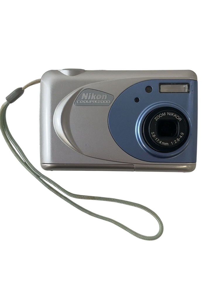 Nikon Coolpix 2000 Digital Camera with 64MB CompactFlash Card