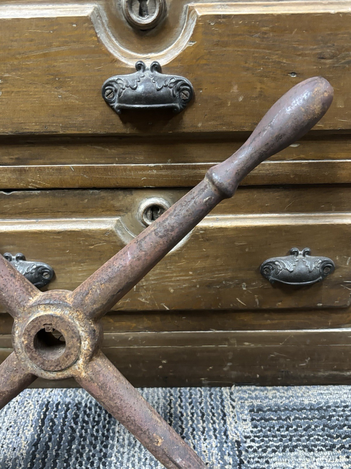 4 SPOKE MACHINE HANDWHEEL antique post drill tool crank handle steampunk table