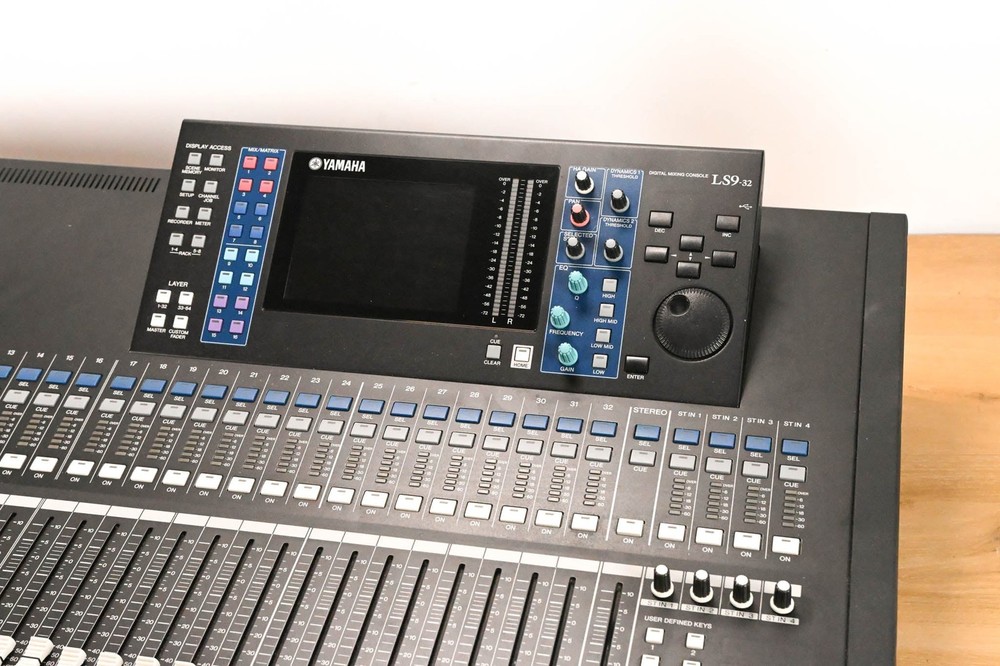 Yamaha LS9-32 32-Input Digital Mixing Console CG01Y2A