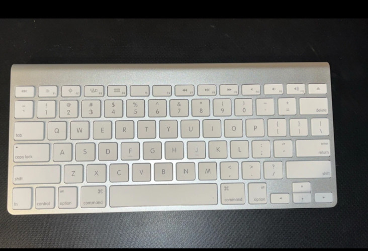 Apple Wireless Bluetooth Keyboard A1314, Tested, Works