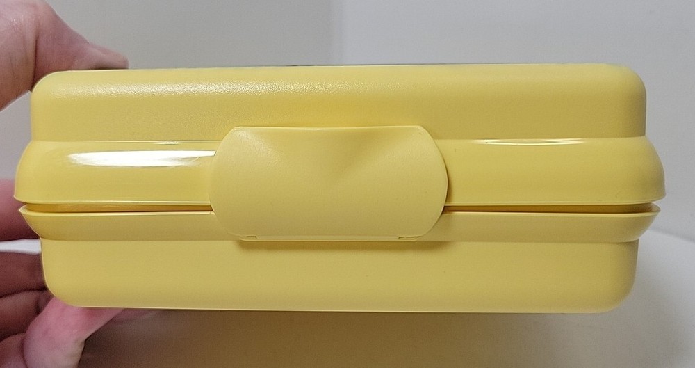 2007 Spongebob Squarepants Tupperware Sandwich Snack Container Box EUC