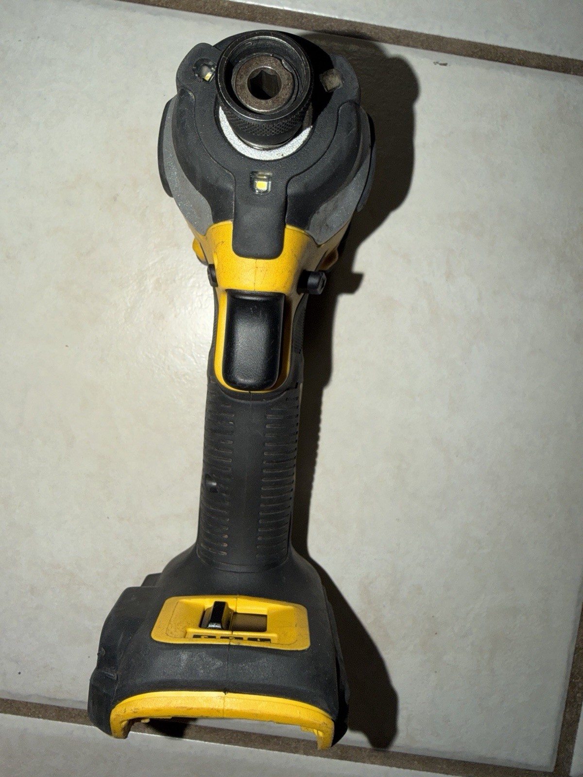 Dewalt 20v Atomic 1/4” Impact Driver (DCF850) - FOR PARTS OR REPAIR