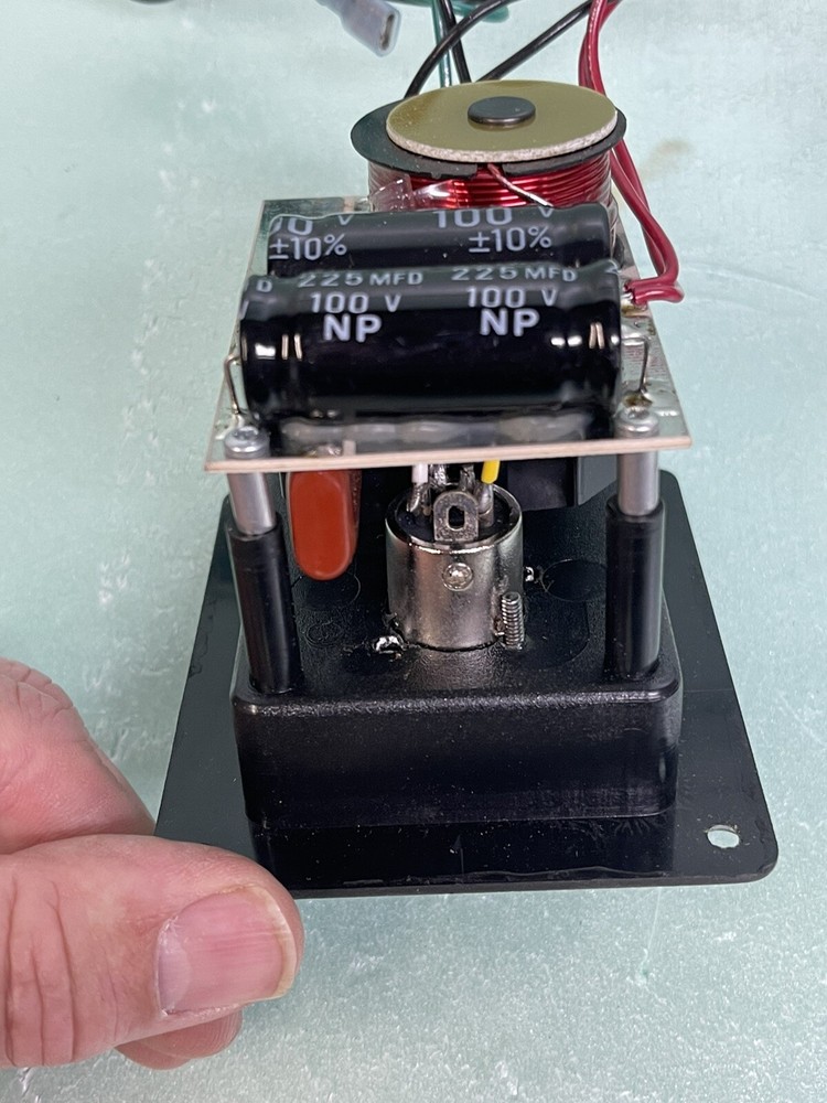 AVEX 2-way Speaker Crossover with Input Panel, Connector, and Wiring B