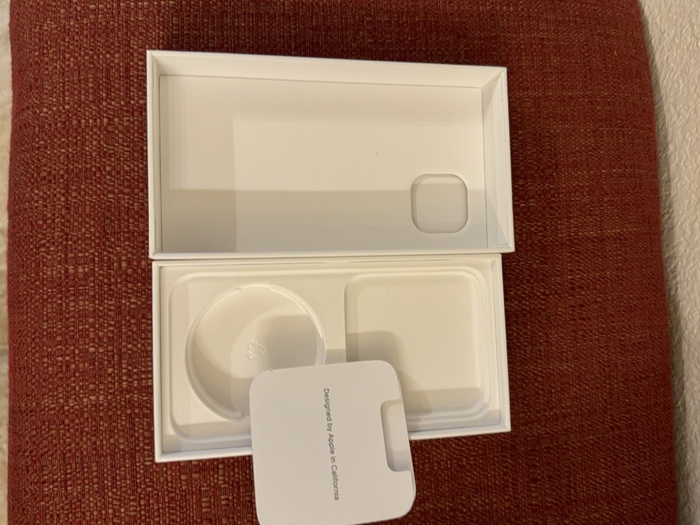 iPhone 13 Midnight 128 GB EMPTY BOX ONLY