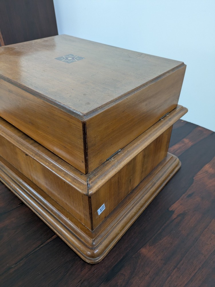 Vintage Solid Wood Gramophone