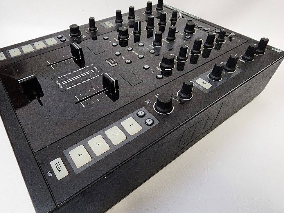 Native Instruments Traktor Kontrol Z2 DJ Mixer