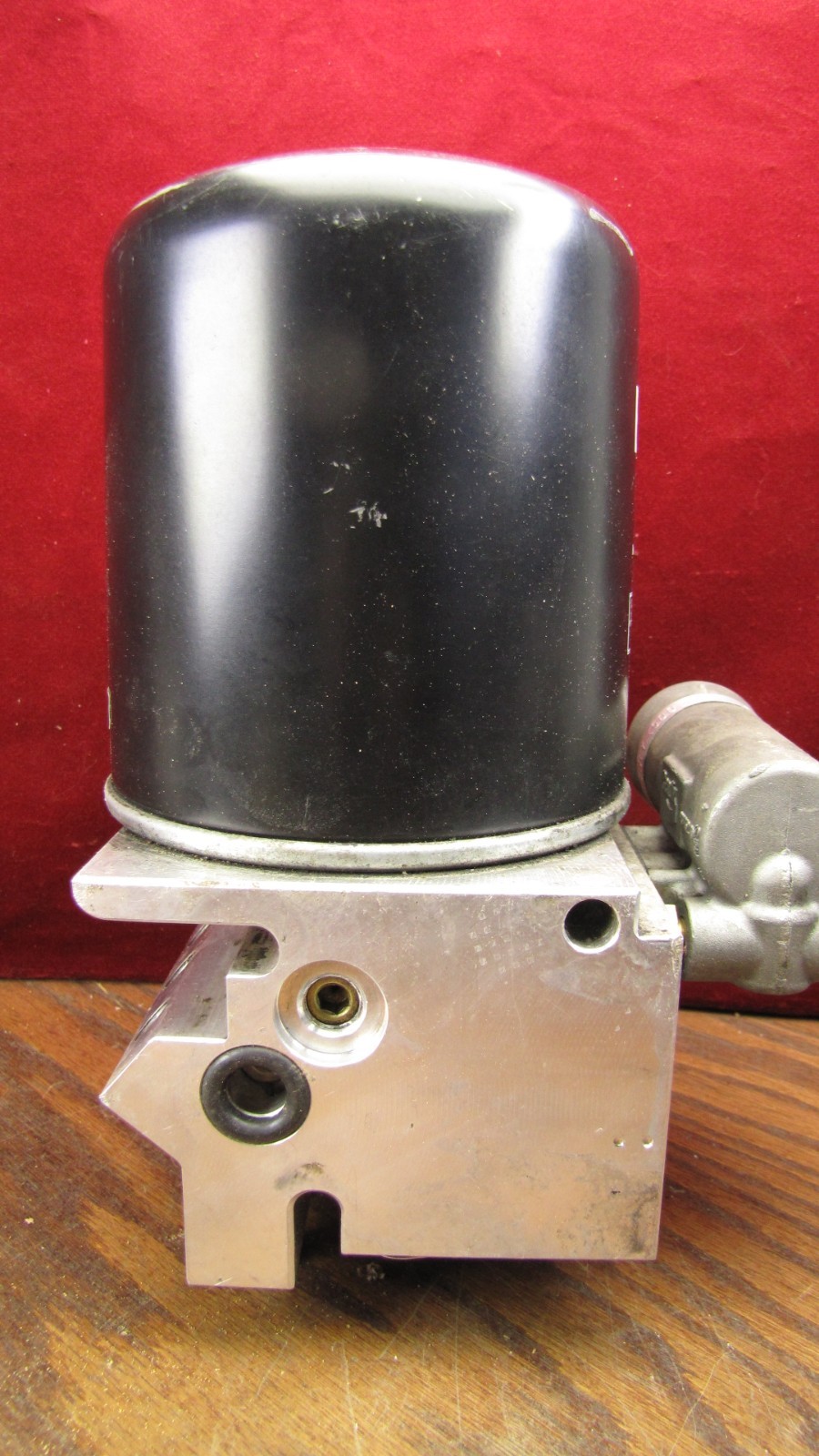 Bendix AD-IS Air Dryer Assembly - 1427395 7 5676BH - Truck Air Brake System