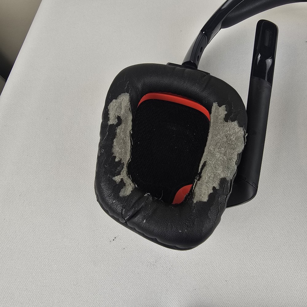 Logitech G930 Wireless Gaming Headset Earpads - Some Damage