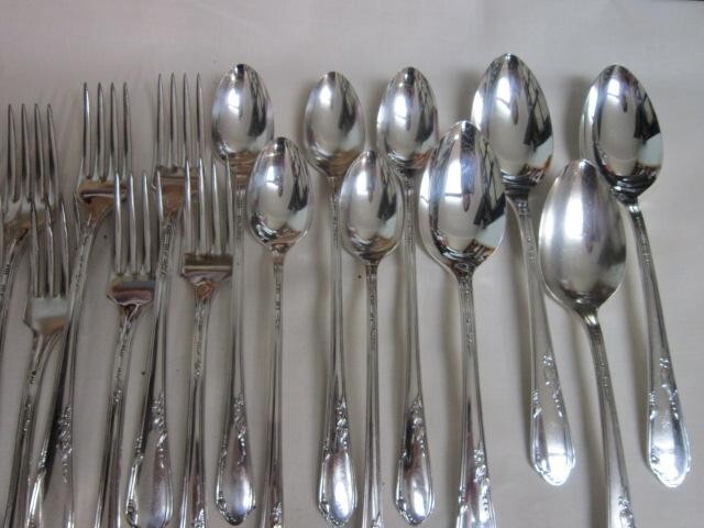 Oneida Silverplate/Rogers -Meadowbrook 1936- Service for 6 + Serving & Extras