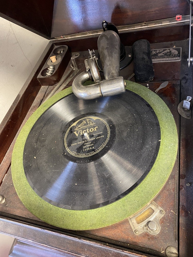VICTROLA TALKING MACHINE VV-IX (LOCAL PICKUP)