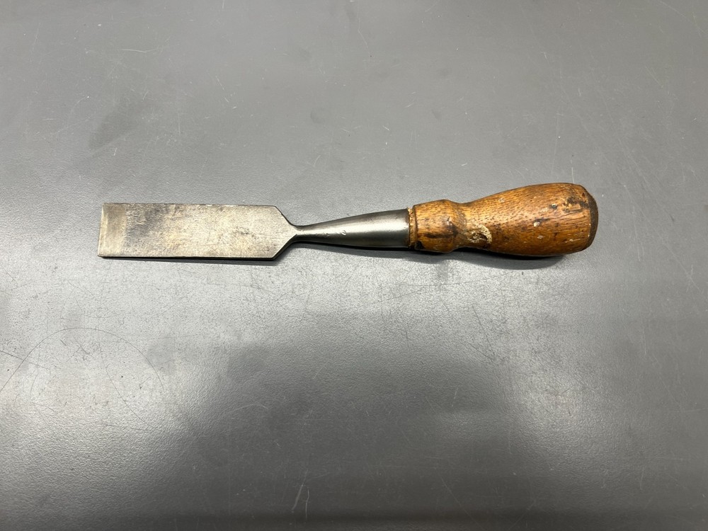 (d) VINTAGE ANTIQUE CARPENTER 1" SOCKET CHISEL - VGC - GERMANY