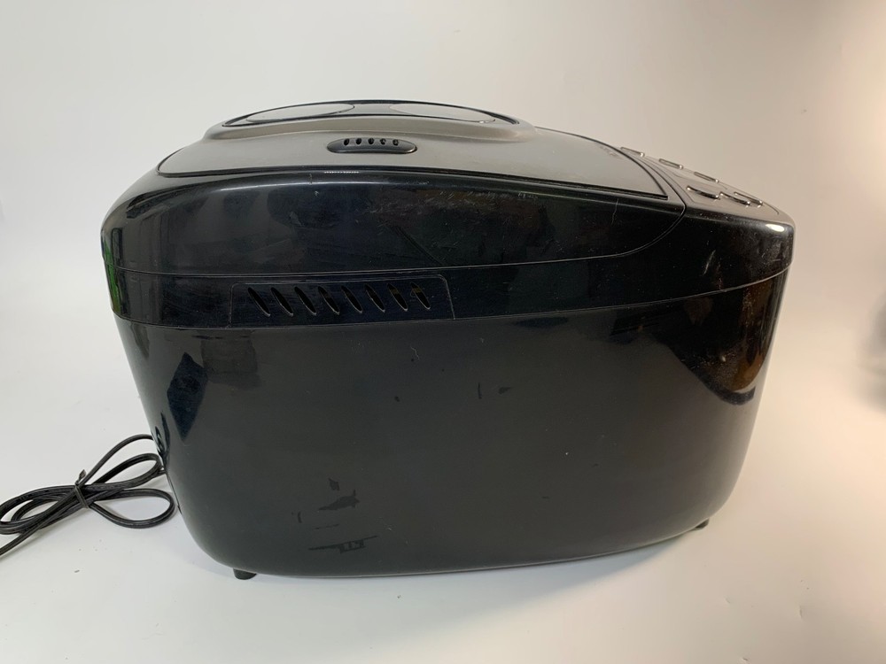 West Bend 41300 Dual Blade 2.5 lbs. Bread Maker & Dough Machine