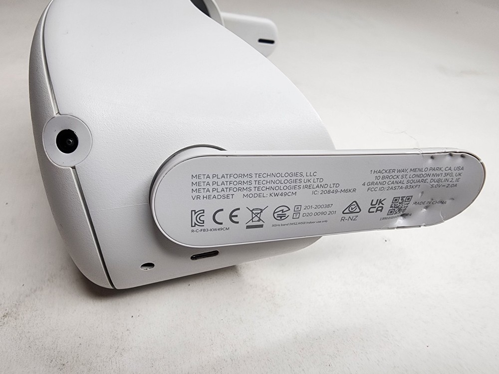 Meta Oculus Quest 2 Standalone VR Headset Only *Black Screen*