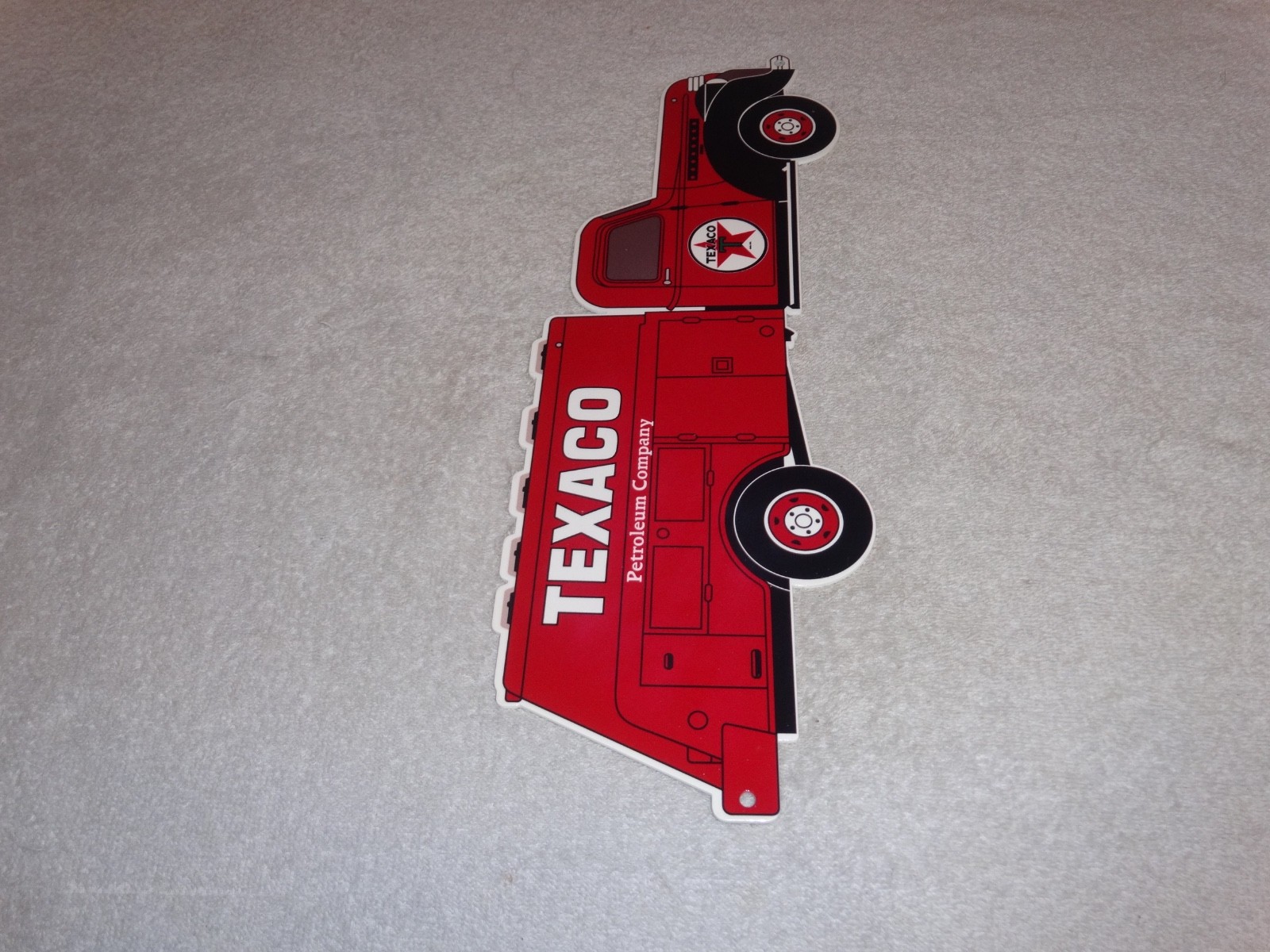 VINTAGE TEXACO PETROLEUM CO. TRUCK 16" METAL SERVICE STATION GASOLINE & OIL SIGN