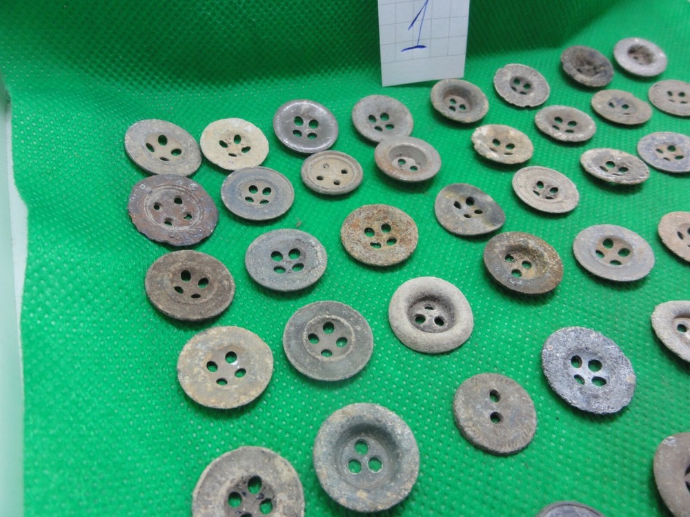 WWII WW2 buttons 90st.