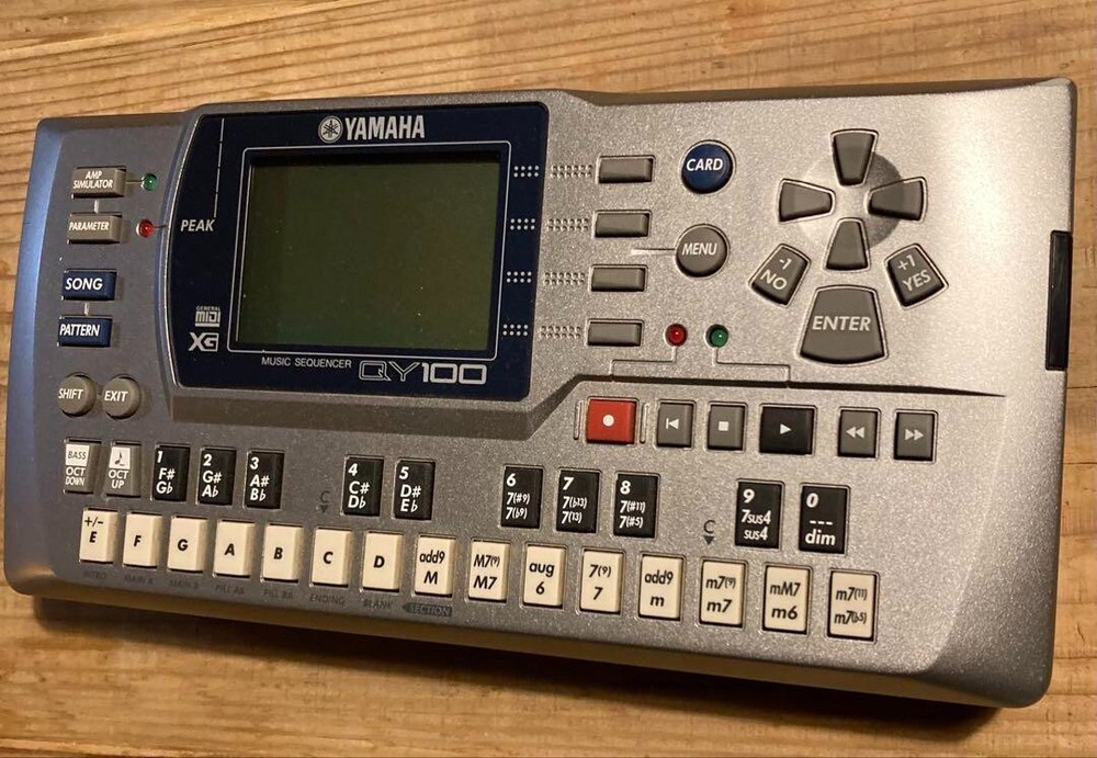 YAMAHA QY100 Sampler Sequencer Sound Module Rhythm Machine