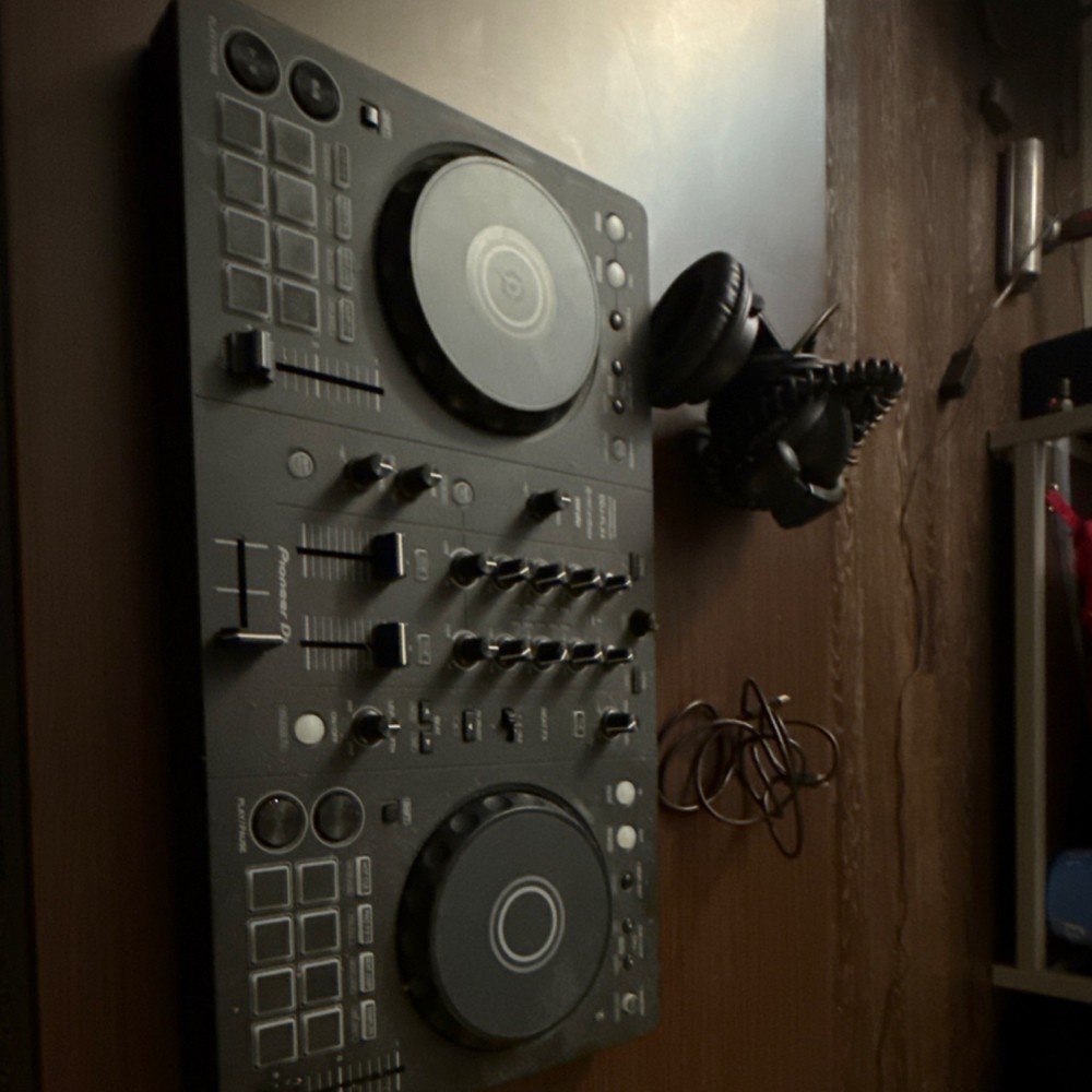 Pioneer DJ DDJ-400 Double Deck Controller, Built-in Mixer, Loop/Sampler