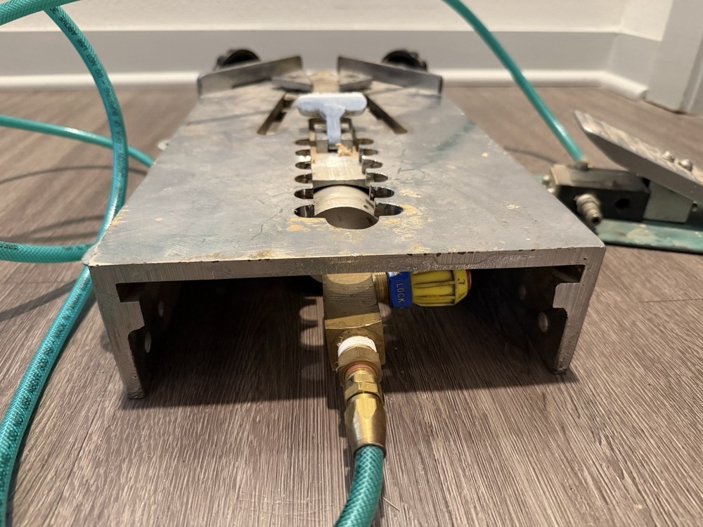 PISTORIUS MV Pneumatic Miter Vise - Untested