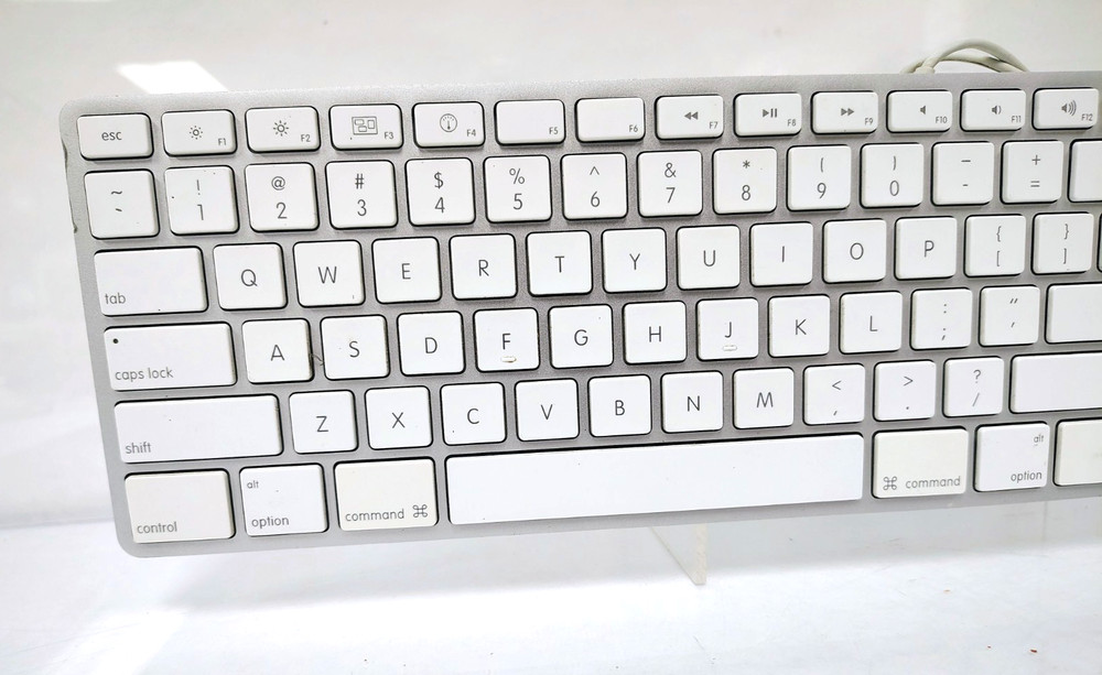 Apple A1243 Wired USB Keyboard Fully Functional