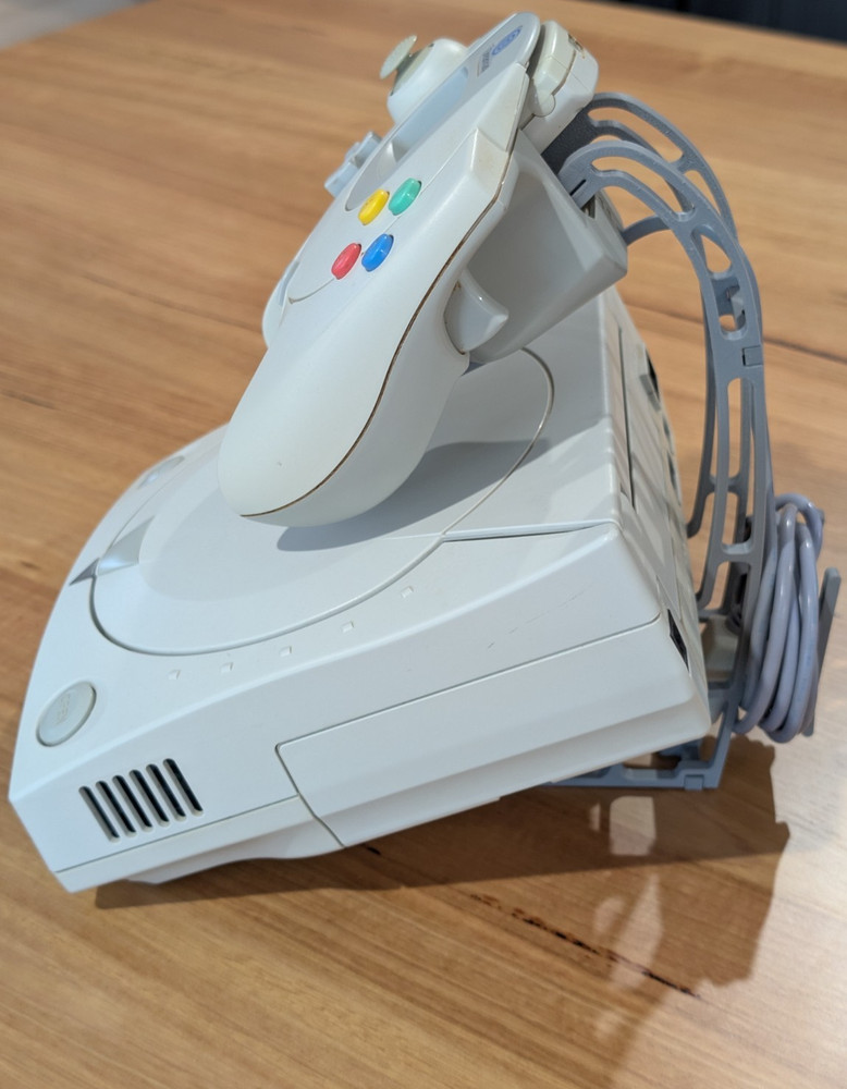 3D Printed: Display Stand for Dreamcast Console