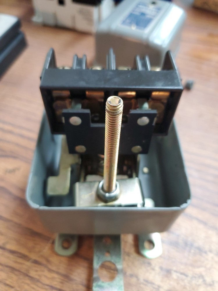 SQUARE D 9036 GG-2 Ser C Liquid Level Float Switch (VR6)