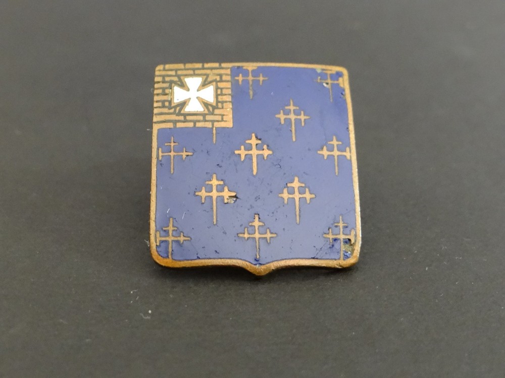 Original WWII US Army 34th Infantry Regiment DUI Crest, Screwback