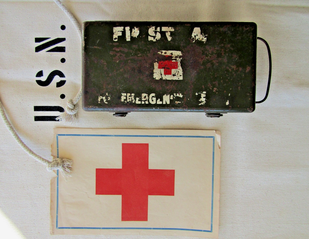 Original WWII US Army First Aid Kit