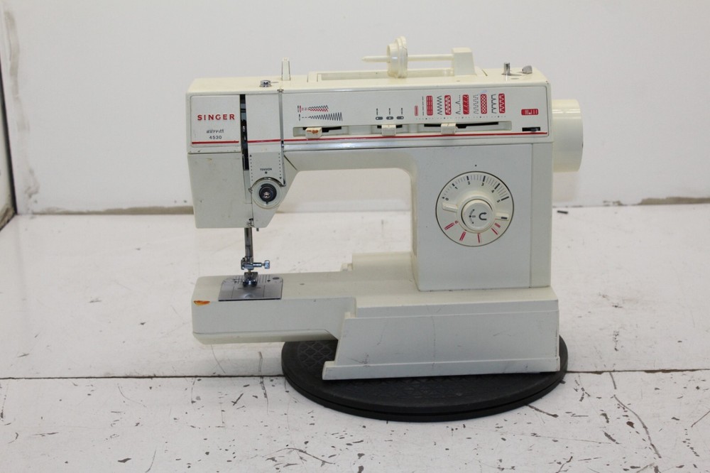 Singer Merritt Sewing Machine 4530 - Untested As-is