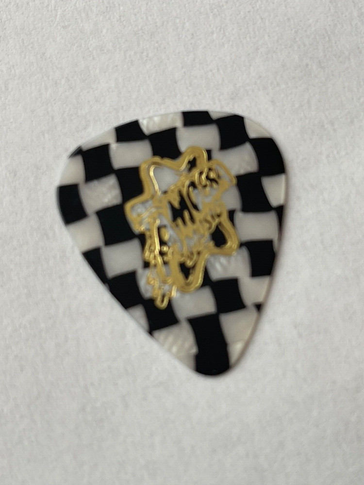2-Sided Guitar Pick - "AMOEBA MUSIC" - Checkered