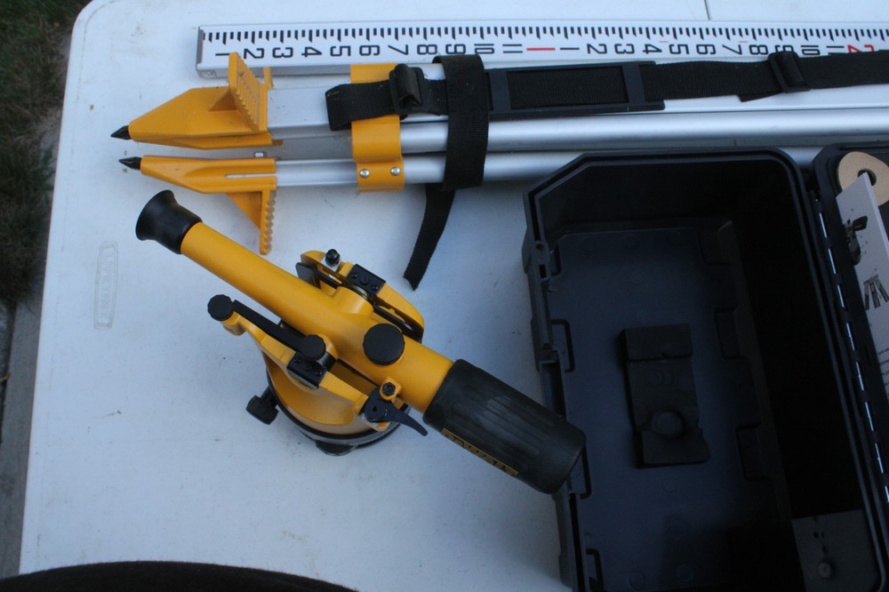 Transit level wit Tripod, Rod, Carrying Case