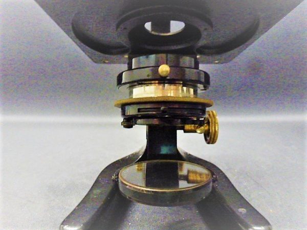 BEAUTIFUL ANTIQUE Microscope signed E.Leitz Wetzlar