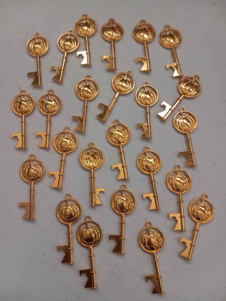 24 Gold Pumpkin Keys 3 In