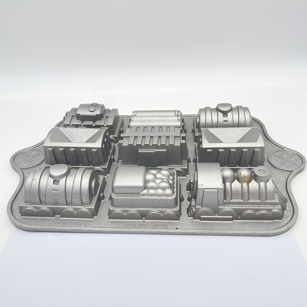 Nordic Ware 3D Train Cake Pan 5 Cups Excellent Condition