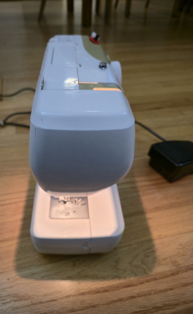 JANOME MODEL 3125 Sewing Machine Pedal Powers On READ!